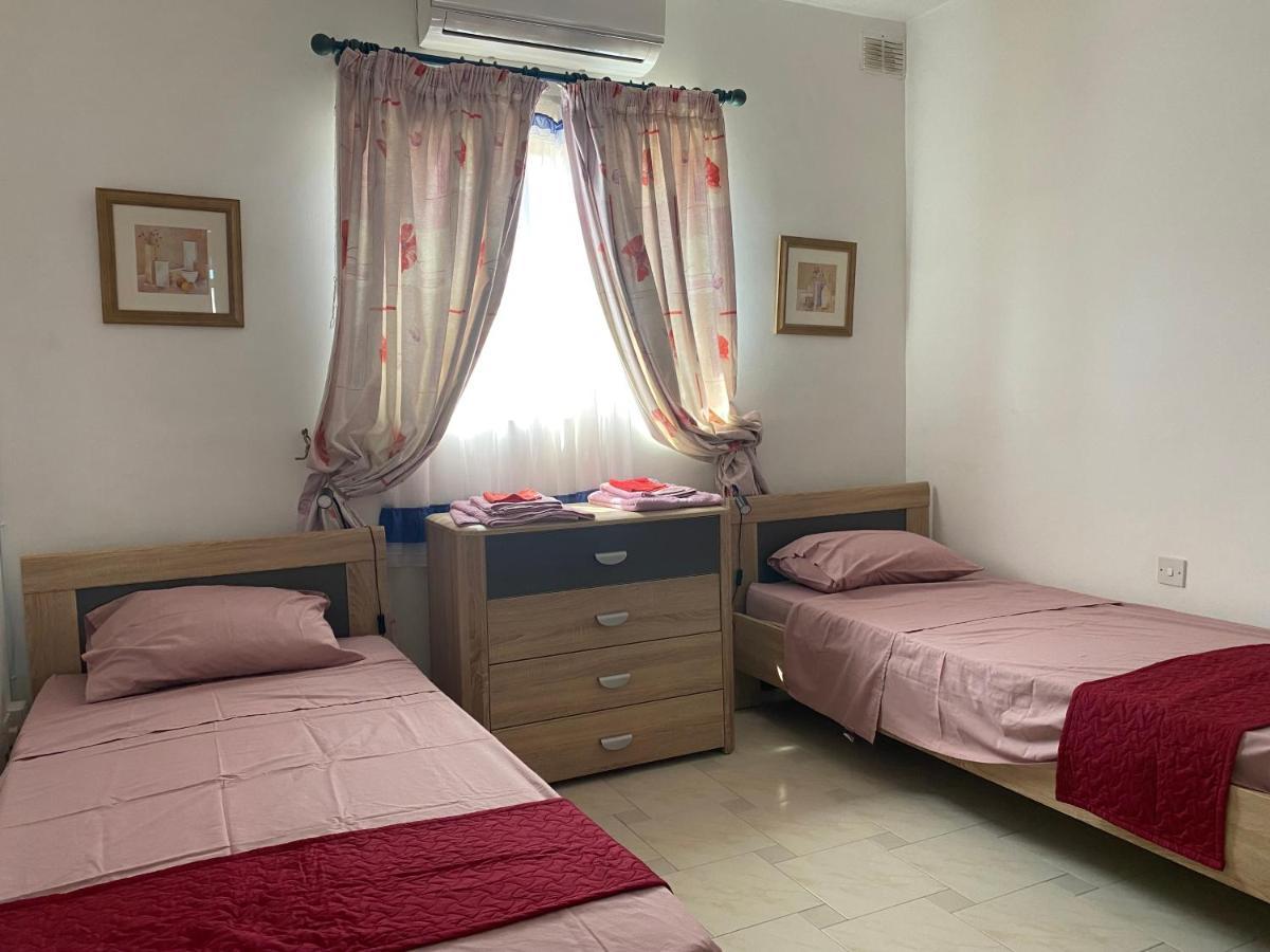 Sea Front Apartment At Mellieha Bay, Malta! ภายนอก รูปภาพ